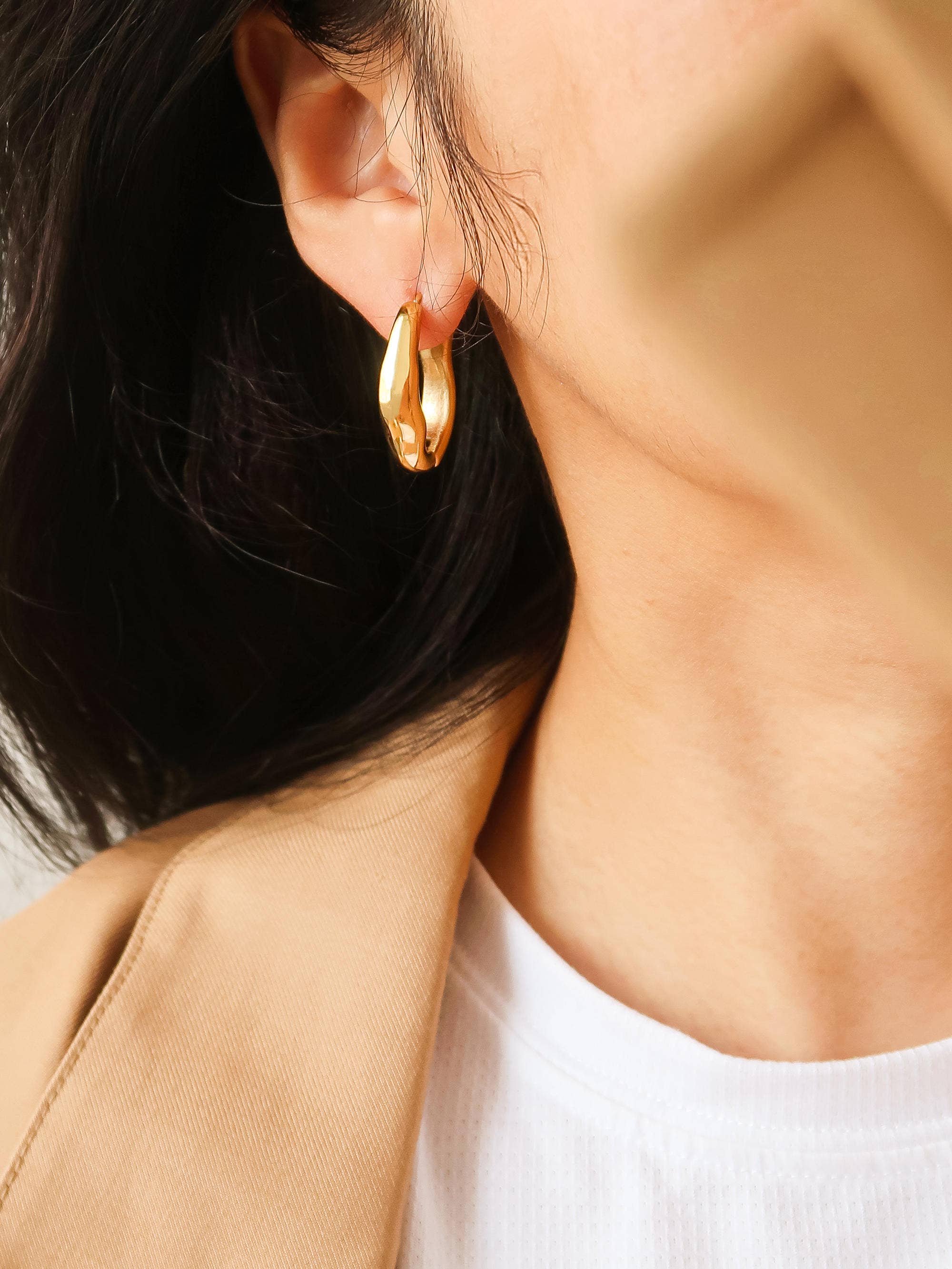 18K Gold Non-Tarnish Oval Hoop Earring