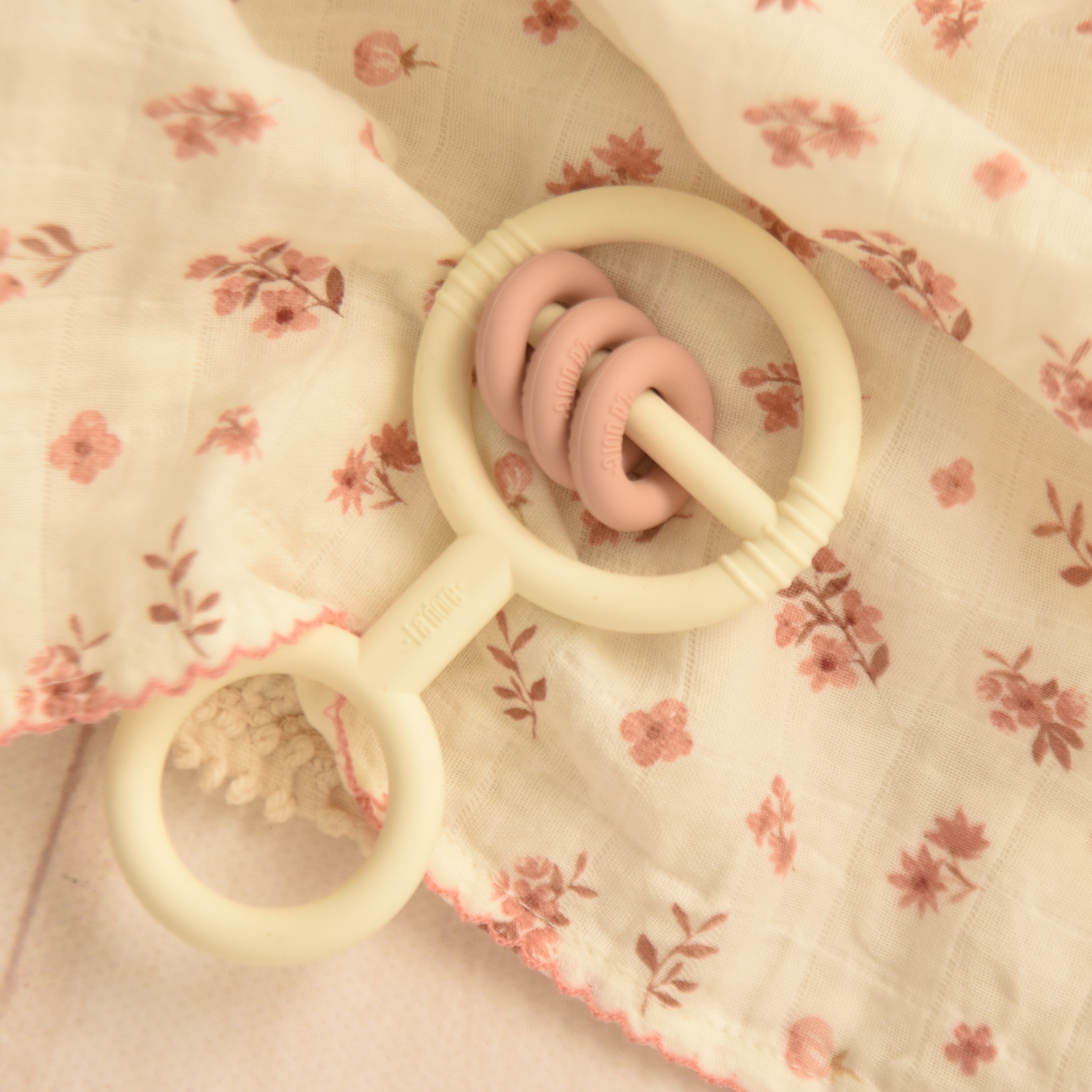 Vanilla Bebe Rattle Teether