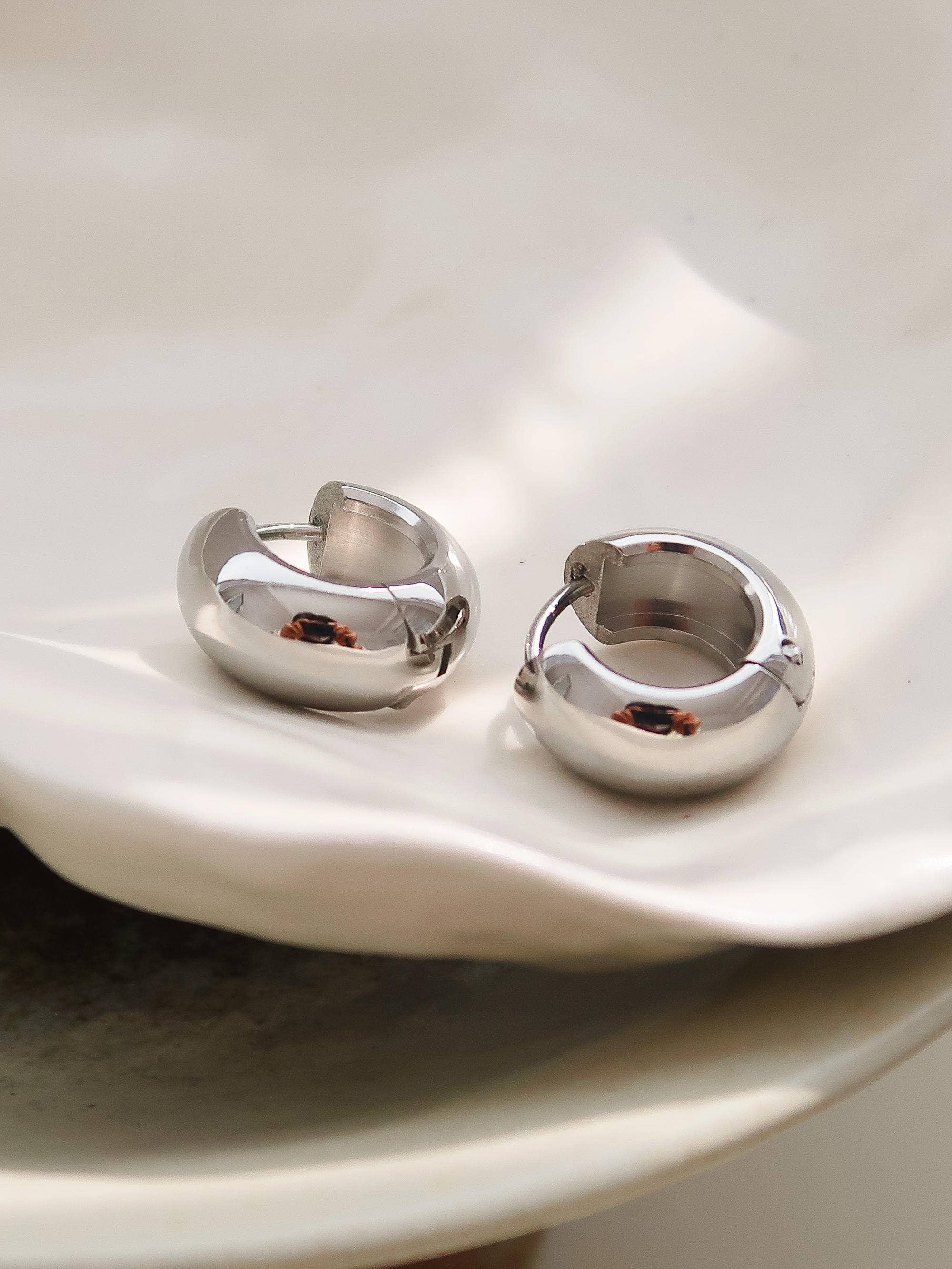 18K Non-Tarnish Small Hoop Earring