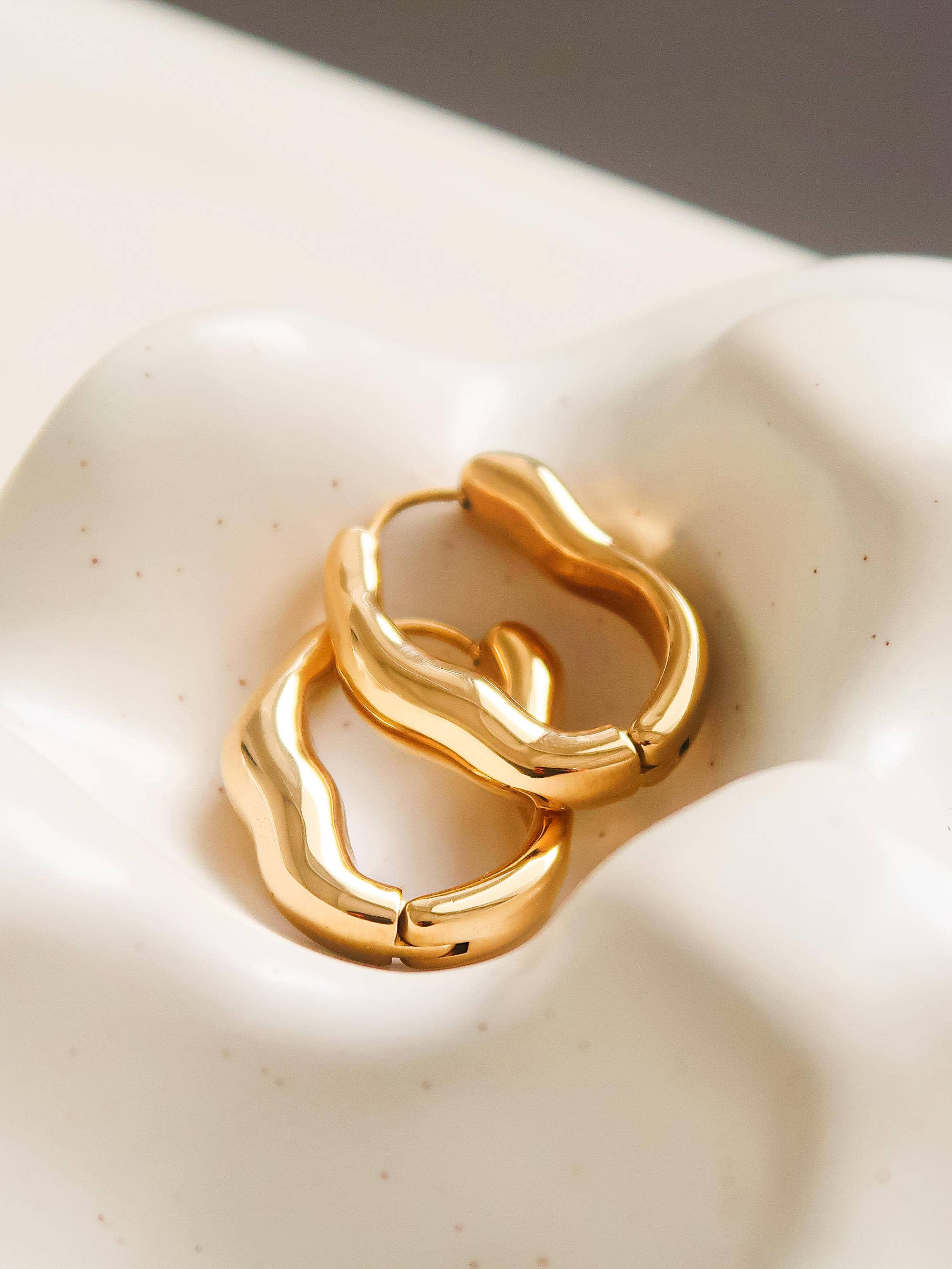 18K Gold Non-Tarnish Oval Hoop Earring