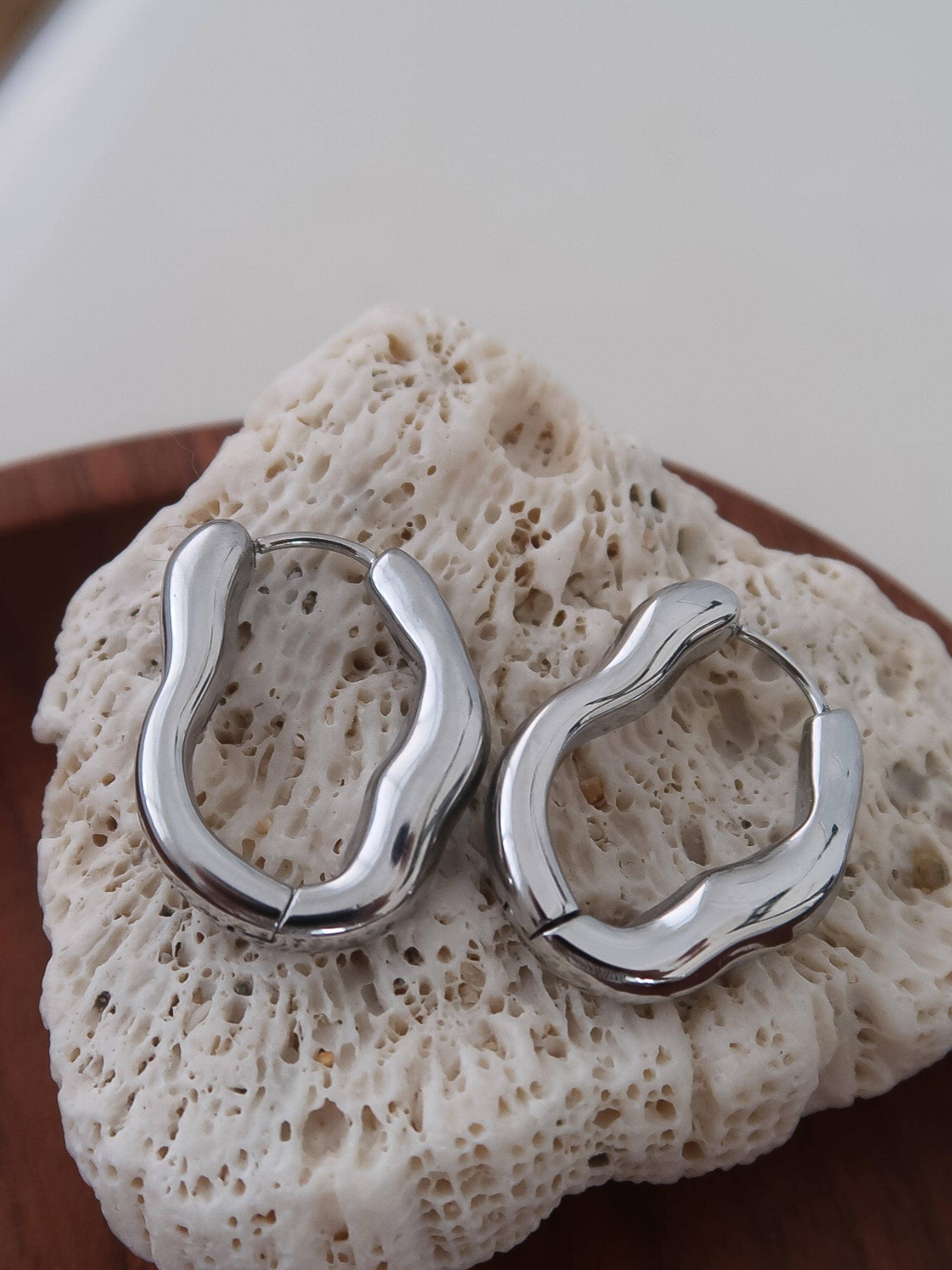 18K Gold Non-Tarnish Oval Hoop Earring