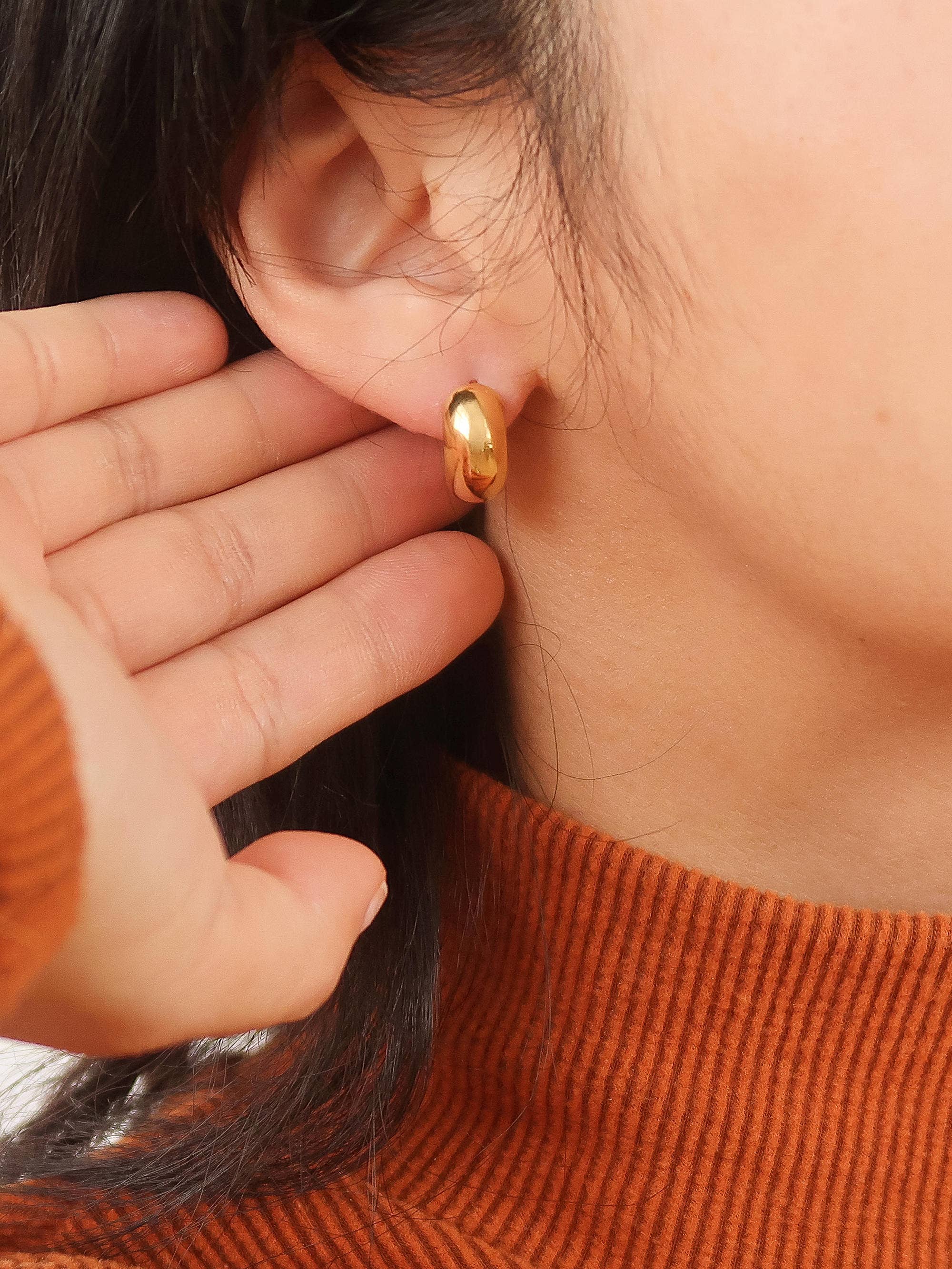 18K Non-Tarnish Small Hoop Earring